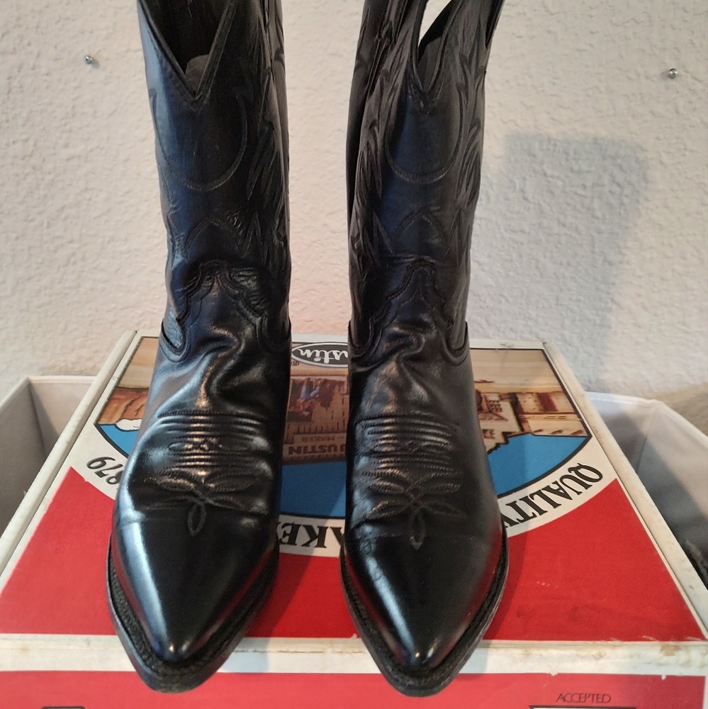 Justin women's boots.